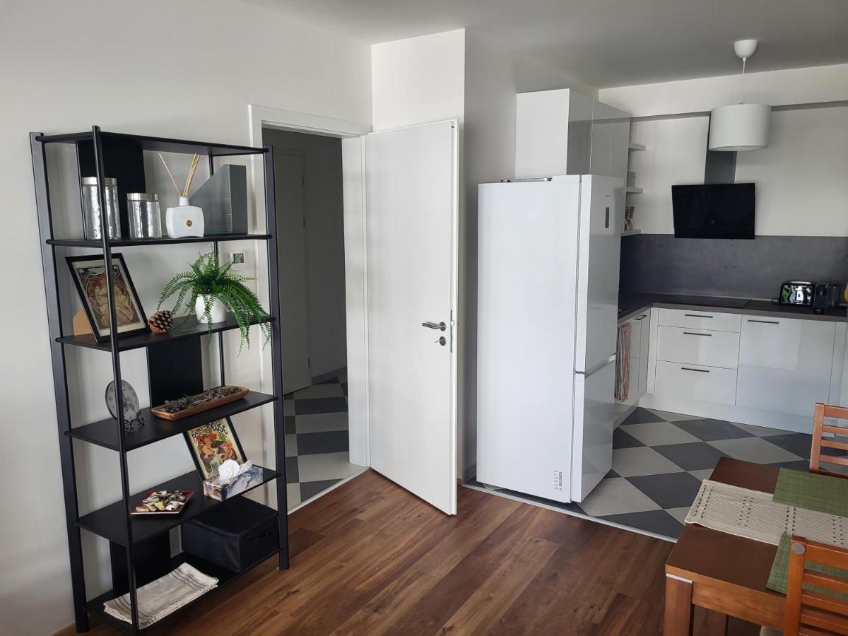 New Apartment In Karlin, Praha 8, Close To Center 外观 照片