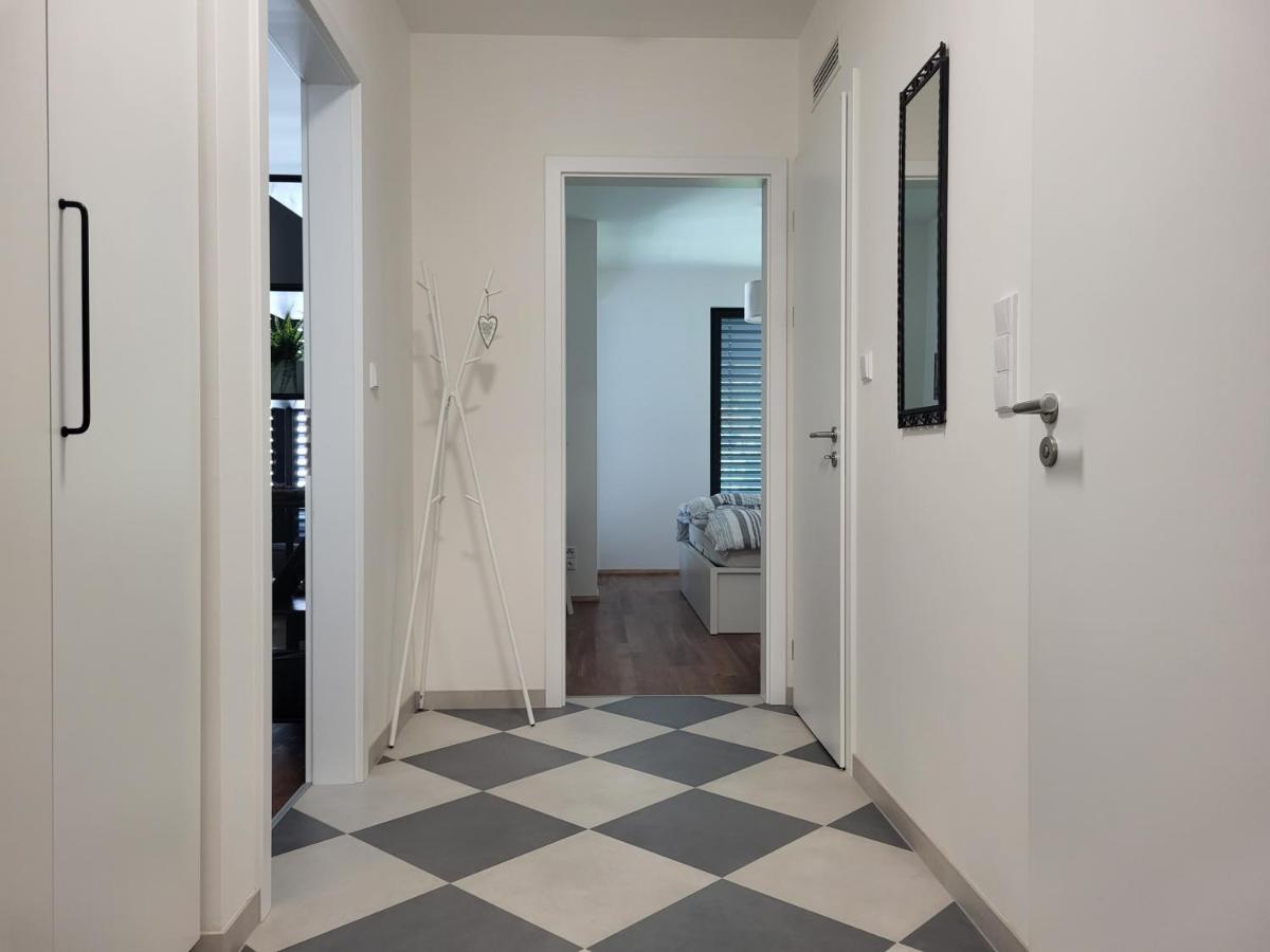 New Apartment In Karlin, Praha 8, Close To Center 外观 照片